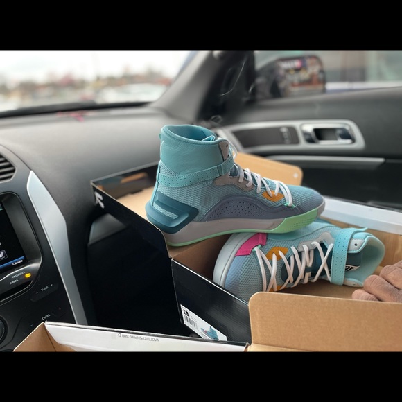 Puma - Picture 3 of 4